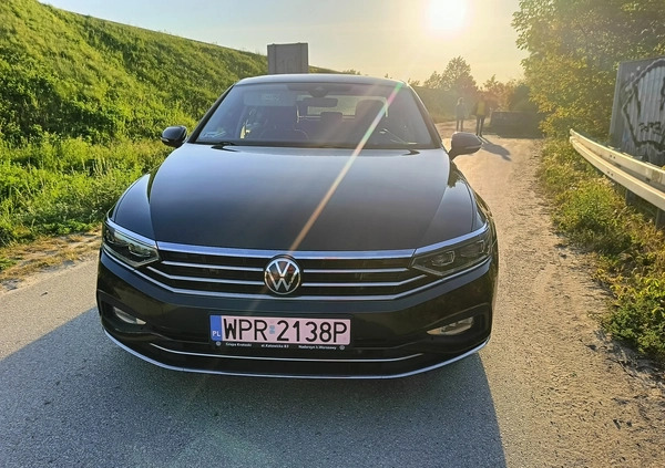Volkswagen Passat cena 130000 przebieg: 88400, rok produkcji 2021 z Warszawa małe 742
